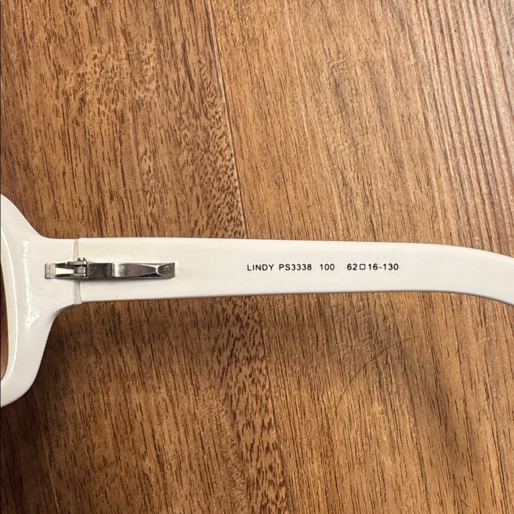 Fossil Sunglasses- Lindy- ASO Hannah Montana inspired white version - Picture 5 of 7